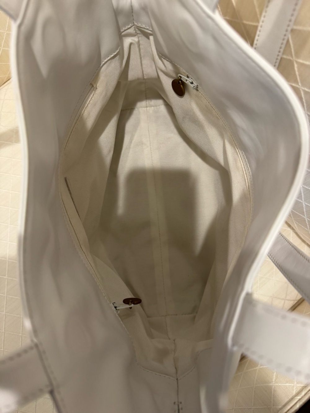 CHANEL White Quilted-Logo Leather Tote - Picture 3 of 6